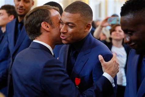 cheek kiss gif|How to Faire La Bise: The fine art of French cheek Kiss greeting